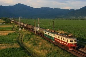 Investex Groups - vlaková súprava s elektrickými lokomotívami leto